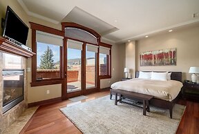 The Victoria 4 1 Bedroom Condo by RedAwning