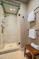 The Victoria 4 1 Bedroom Condo by RedAwning