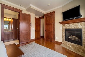 The Victoria 4 1 Bedroom Condo by RedAwning