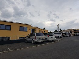 Sunnys Hotel & Residence