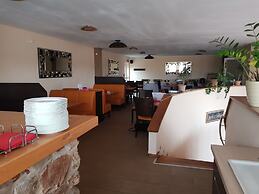 Sunnys Hotel & Residence