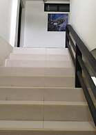 Top Harvest Rental - Hostel