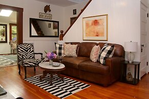 The Giraffe Inn at Old Parks Manor