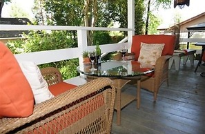 The Giraffe Inn at Old Parks Manor