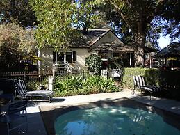 The Giraffe Inn at Old Parks Manor