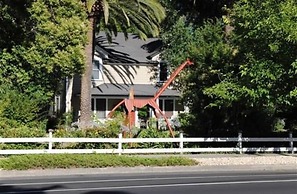 The Giraffe Inn at Old Parks Manor