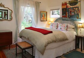 The Giraffe Inn at Old Parks Manor