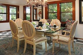 The Giraffe Inn at Old Parks Manor