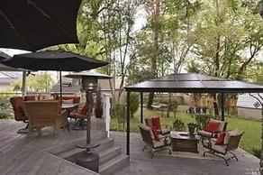 The Giraffe Inn at Old Parks Manor