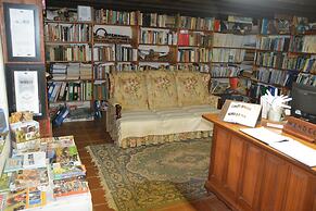 Thaba Tsweni Lodge and Safaris