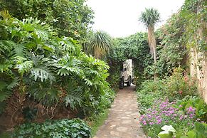 Thaba Tsweni Lodge and Safaris