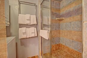 The Lift C212 2 Bedroom Condo by RedAwning