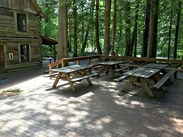 57sw - Fireplace - Wifi -  Sleeps 6 2 Bedroom Home by RedAwning