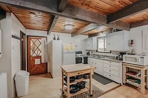 63mbr - Hot Tub - Bbq - Pets Ok - Wifi - Sleeps 6 2 Bedroom Home by Re