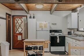 63mbr - Hot Tub - Bbq - Pets Ok - Wifi - Sleeps 6 2 Bedroom Home by Re