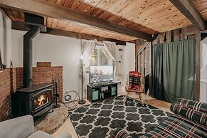 63mbr - Hot Tub - Bbq - Pets Ok - Wifi - Sleeps 6 2 Bedroom Home by Re