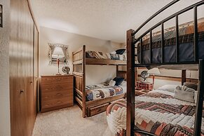 84sw - Sauna - Soaker Tub -  Fireplace - Sleeps 6 2 Bedroom Home by Re