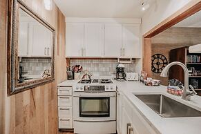 84sw - Sauna - Soaker Tub -  Fireplace - Sleeps 6 2 Bedroom Home by Re