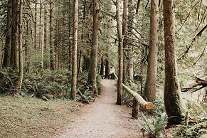 84sw - Sauna - Soaker Tub -  Fireplace - Sleeps 6 2 Bedroom Home by Re