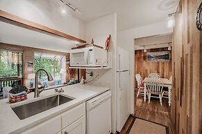 84sw - Sauna - Soaker Tub -  Fireplace - Sleeps 6 2 Bedroom Home by Re