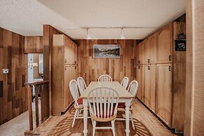 84sw - Sauna - Soaker Tub -  Fireplace - Sleeps 6 2 Bedroom Home by Re