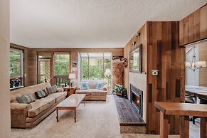 84sw - Sauna - Soaker Tub -  Fireplace - Sleeps 6 2 Bedroom Home by Re