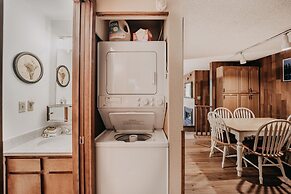 84sw - Sauna - Soaker Tub -  Fireplace - Sleeps 6 2 Bedroom Home by Re