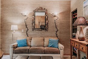 84sw - Sauna - Soaker Tub -  Fireplace - Sleeps 6 2 Bedroom Home by Re