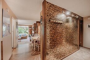 84sw - Sauna - Soaker Tub -  Fireplace - Sleeps 6 2 Bedroom Home by Re