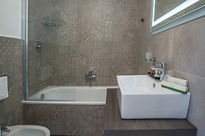 Navona Essence Hotel