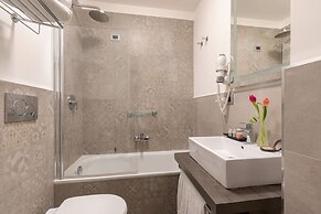 Navona Essence Hotel