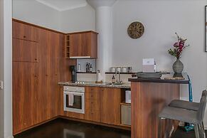 Princes Wharf 1BR Home Away From Home