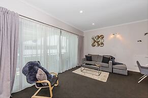Princes Wharf 1BR Home Away From Home
