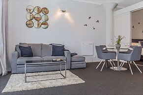 Princes Wharf 1BR Home Away From Home