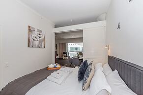 Princes Wharf 1BR Home Away From Home