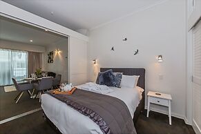 Princes Wharf 1BR Home Away From Home