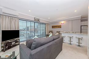 1BR Sub-Penthouse - Panoramic Views