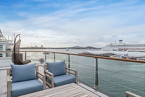 1BR Sub-Penthouse - Panoramic Views