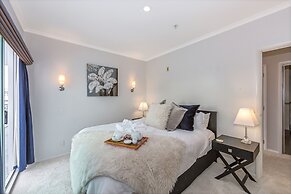 1BR Sub-Penthouse - Panoramic Views