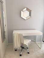 1BR Sub-Penthouse - Panoramic Views