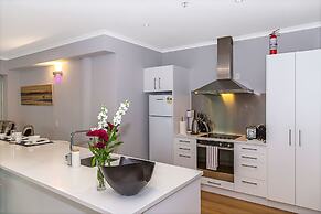 1BR Sub-Penthouse - Panoramic Views