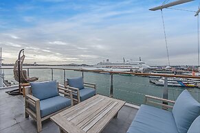 1BR Sub-Penthouse - Panoramic Views