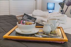 Luxury 2BR Apartment at Central Location