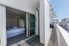 Luxury 2BR Apartment at Central Location