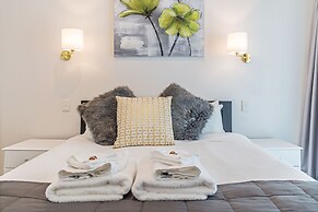 Luxury 2BR Apartment at Central Location