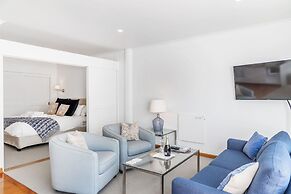 Elegant 2BR Princes Wharf Apartment