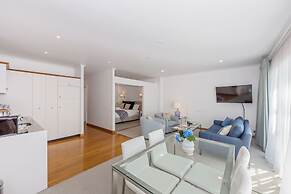Elegant 2BR Princes Wharf Apartment