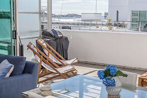 Elegant 2BR Princes Wharf Apartment