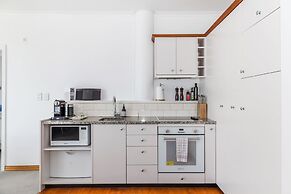Elegant 2BR Princes Wharf Apartment