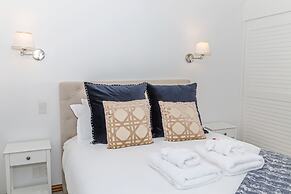 Elegant 2BR Princes Wharf Apartment